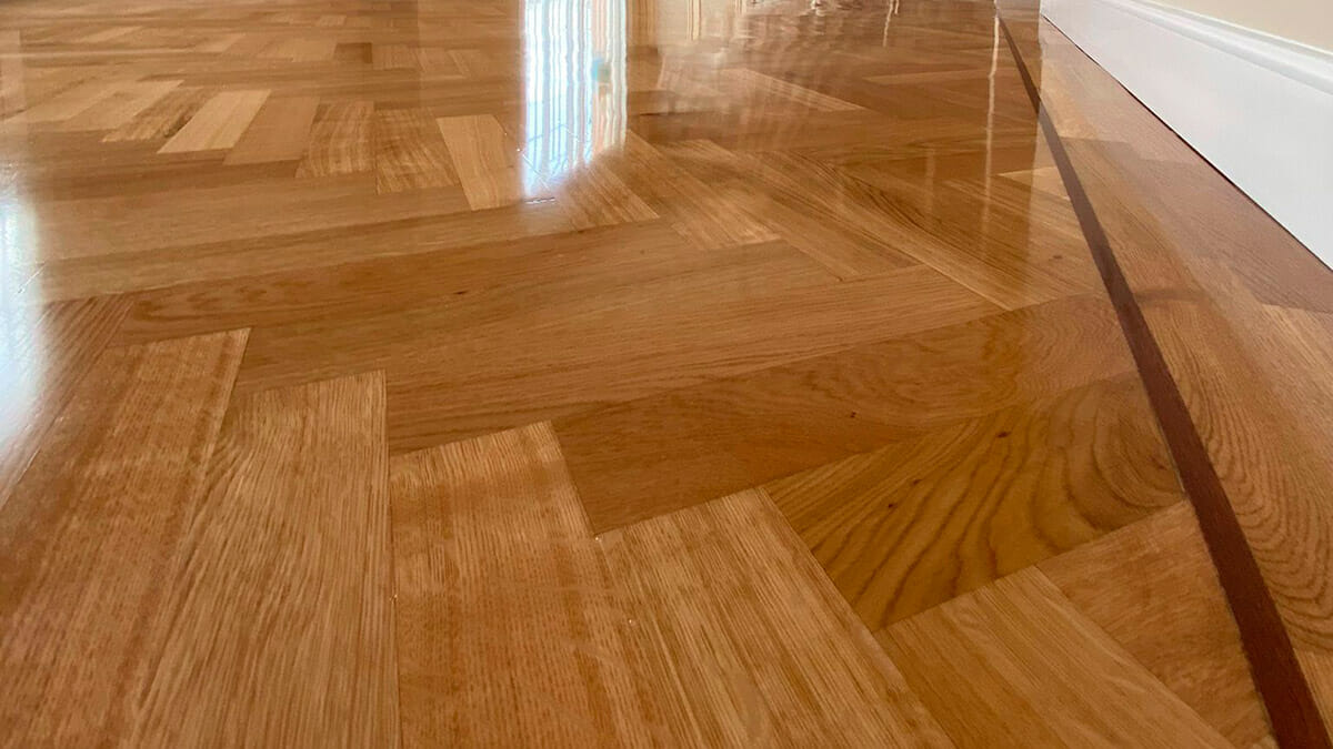 El encanto de los suelos de madera maciza en espiga