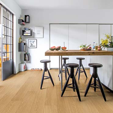 Suelos laminados y color blanco 