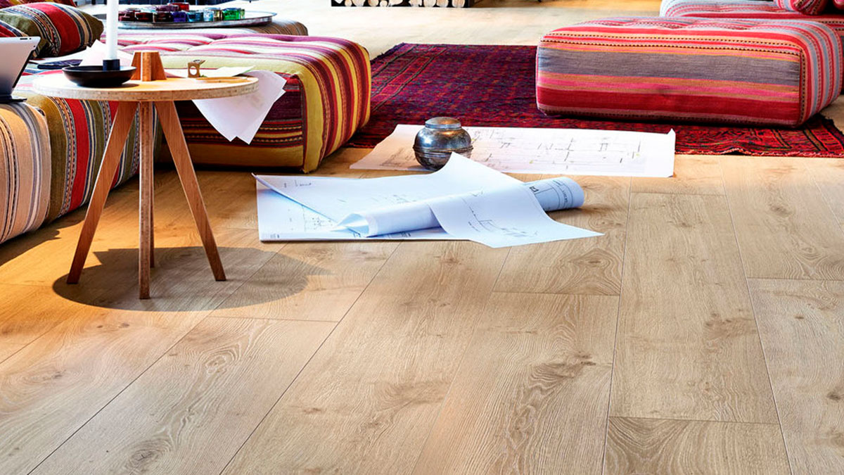 La perfección en decoración de interiores con los suelos laminados Meister