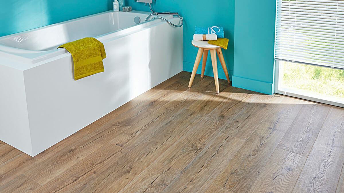 suelos laminados baño